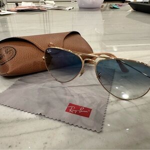 Ray-Ban 3025 Goldtone with Blue gradient lens Aviator Sunglasses and case